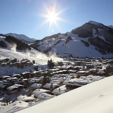 Nadine Saalbach-Hinterglemm
